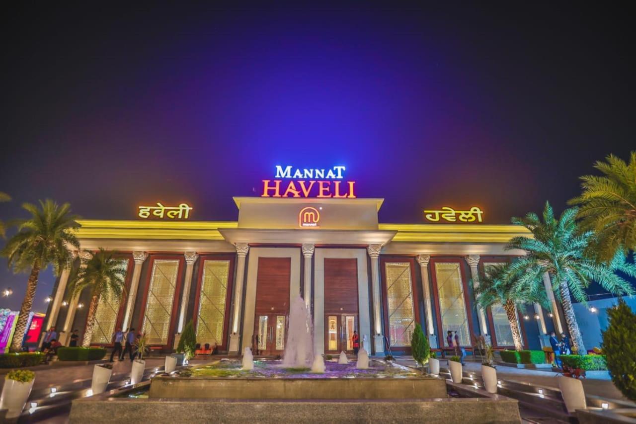 ホテル Mannat Haveli Kurukshetra エクステリア 写真