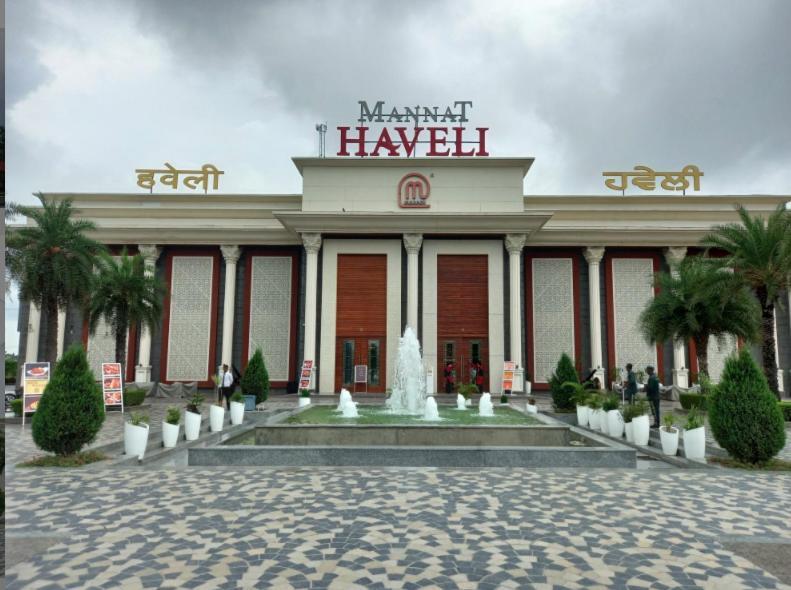 ホテル Mannat Haveli Kurukshetra エクステリア 写真