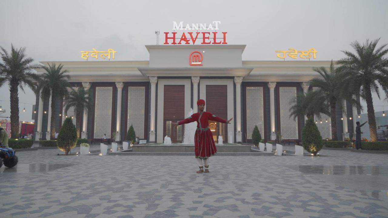 ホテル Mannat Haveli Kurukshetra エクステリア 写真