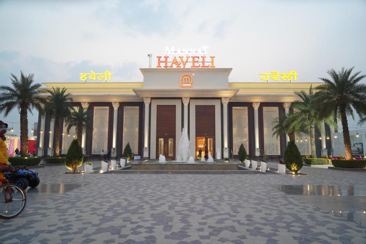 ホテル Mannat Haveli Kurukshetra エクステリア 写真