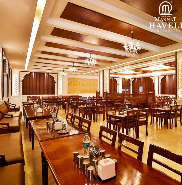 ホテル Mannat Haveli Kurukshetra エクステリア 写真